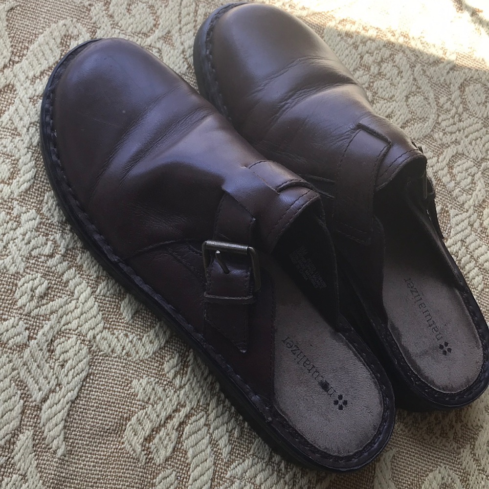 Naturalizer leather upper balance sandals